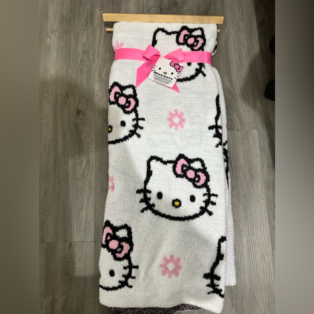 Sanrio Hello Kitty Spring Reversible Throw Blanket Pink Flowers Super Soft 50x70